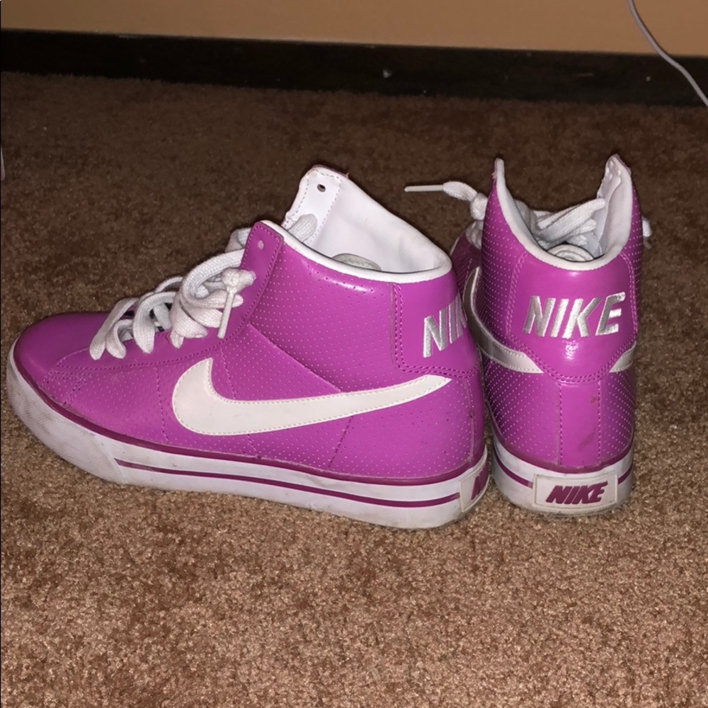Hot pink EUC 7.5 Nike sneakers